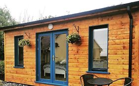 Ceaser'S Cabin Is A Cosy 1 Bedroom Cabin